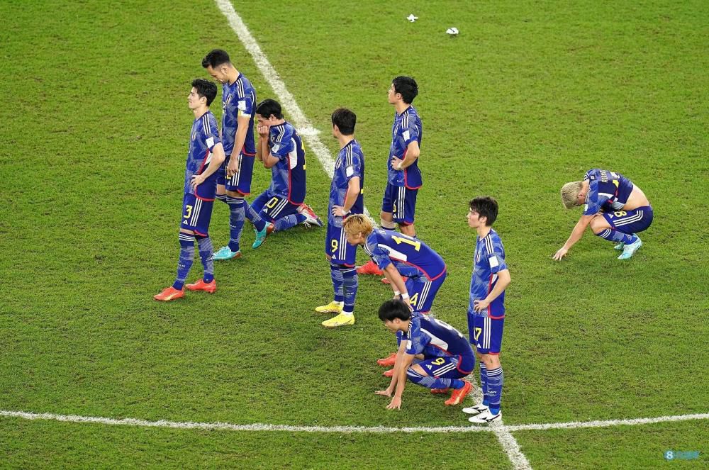 同时他还配文道：;是的，我和他谈过《柯南王》的剧本